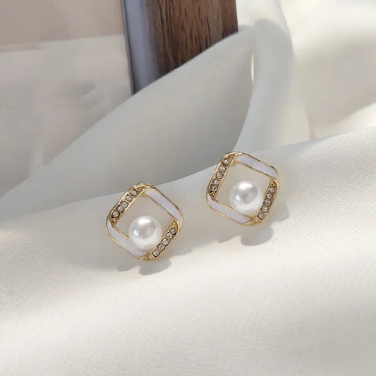 SeoulGrace Pearl Frame Earrings
