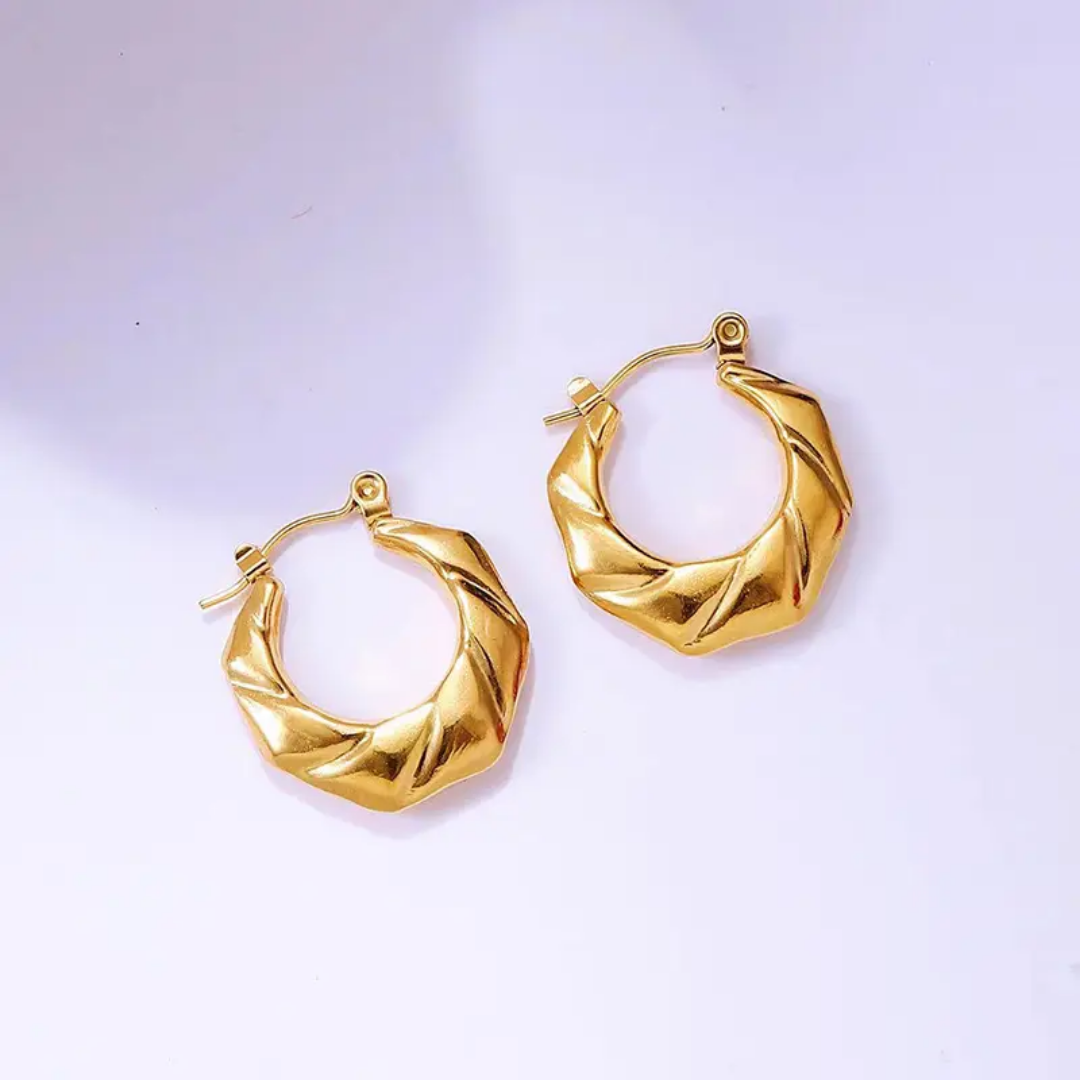 Geometric Twist Gold – 18K Gold Plated Stainless Steel